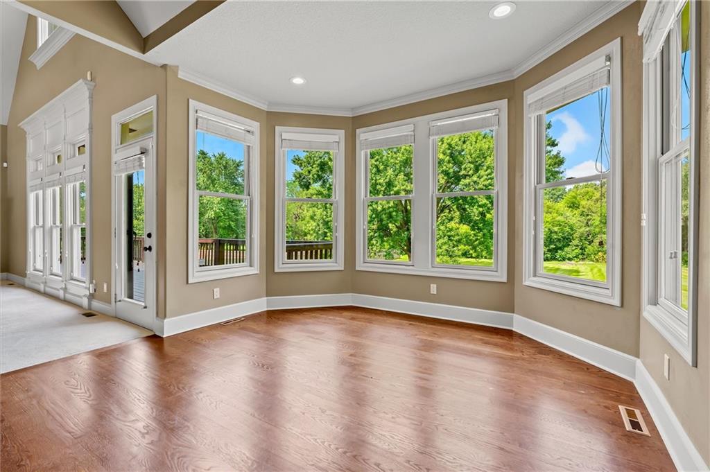 325 S Clark Street Property Photo 26