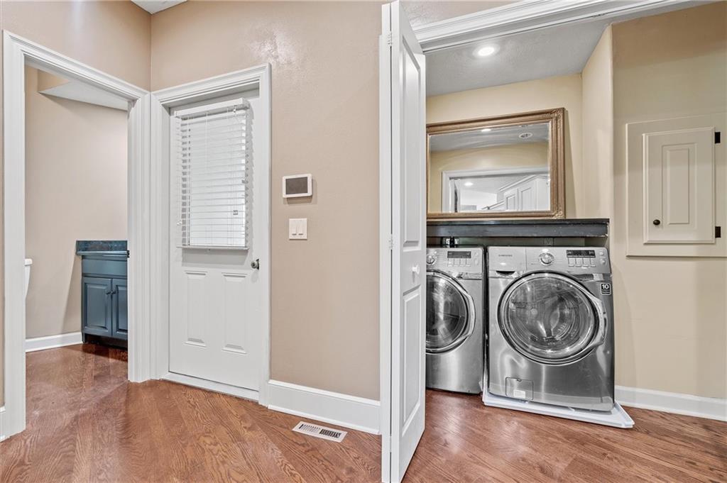 325 S Clark Street Property Photo 27