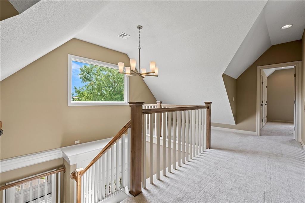 325 S Clark Street Property Photo 31