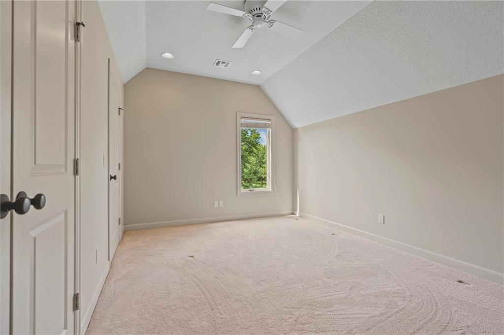 325 S Clark Street Property Photo 32