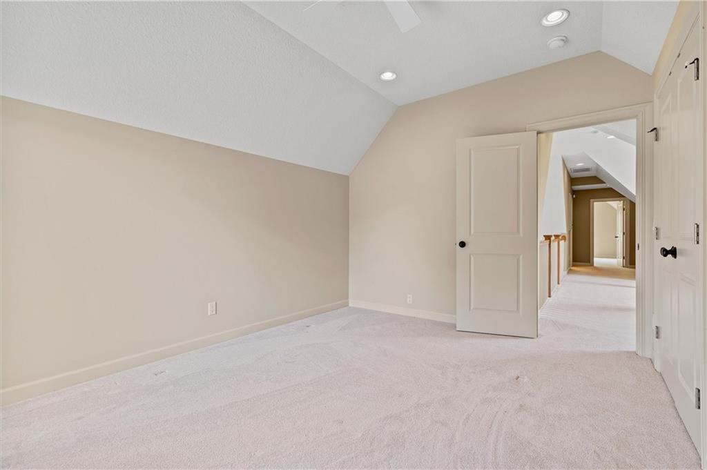 325 S Clark Street Property Photo 33