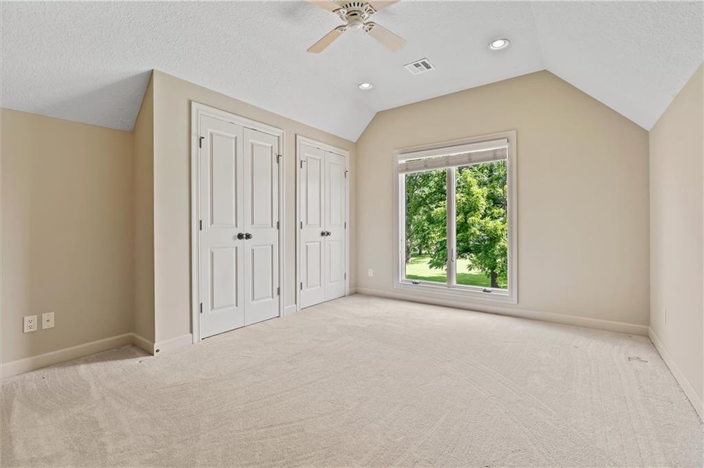 325 S Clark Street Property Photo 34