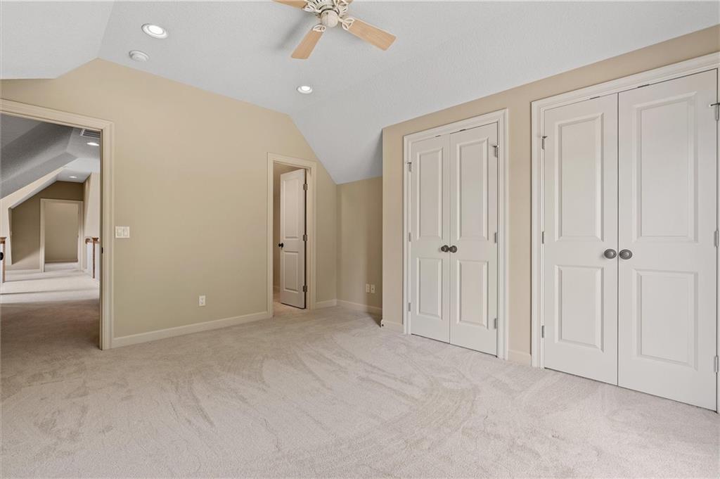 325 S Clark Street Property Photo 35