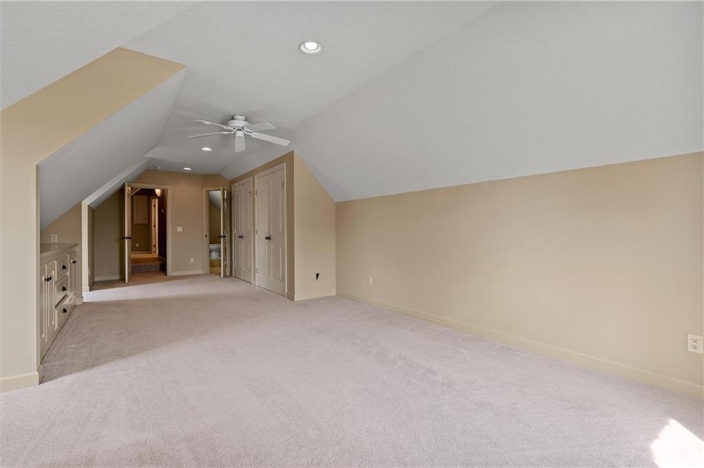 325 S Clark Street Property Photo 39