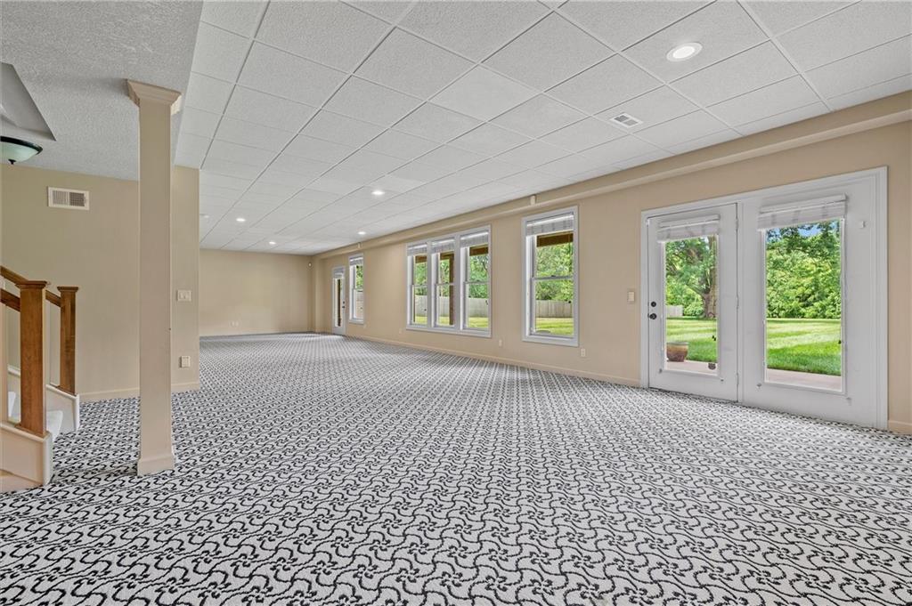 325 S Clark Street Property Photo 41