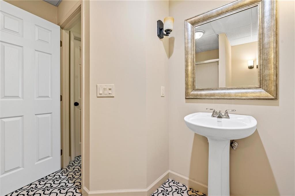 325 S Clark Street Property Photo 43