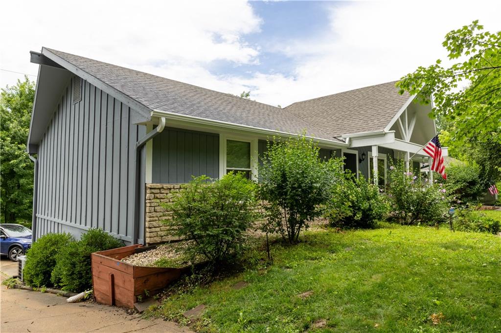 5710 Nw Raintree Drive Property Photo 7