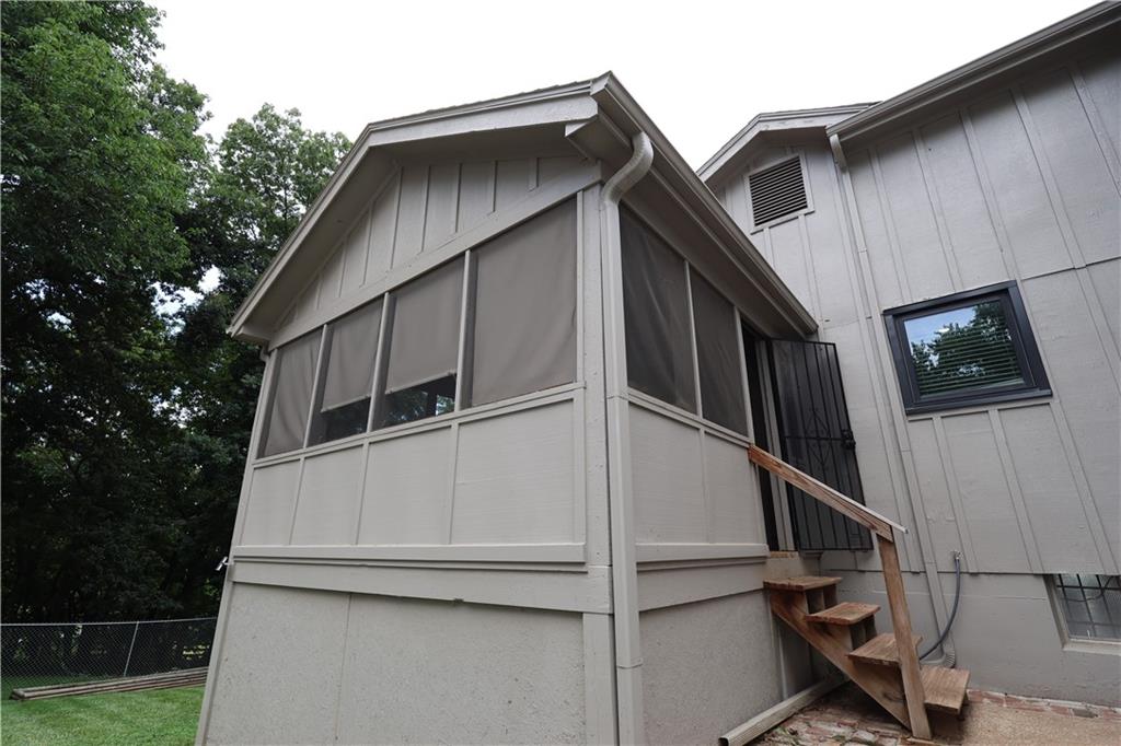 10920 E 71st Terrace Property Photo 11