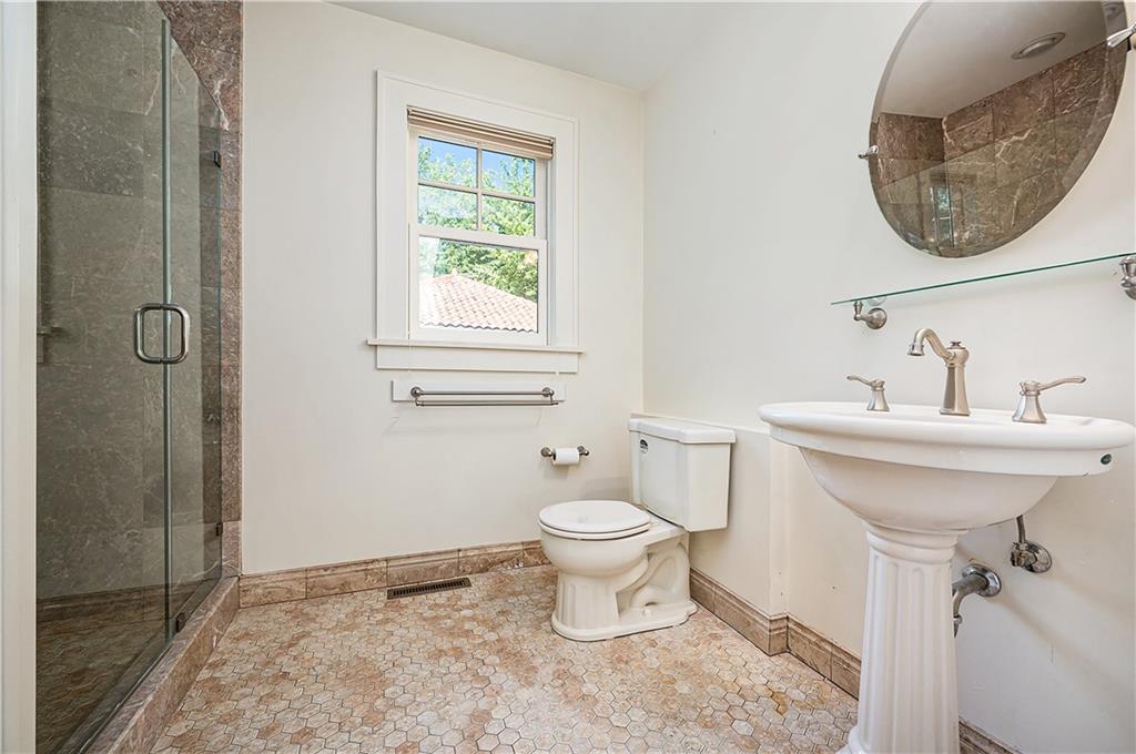 4600 Charlotte Street Property Photo 11