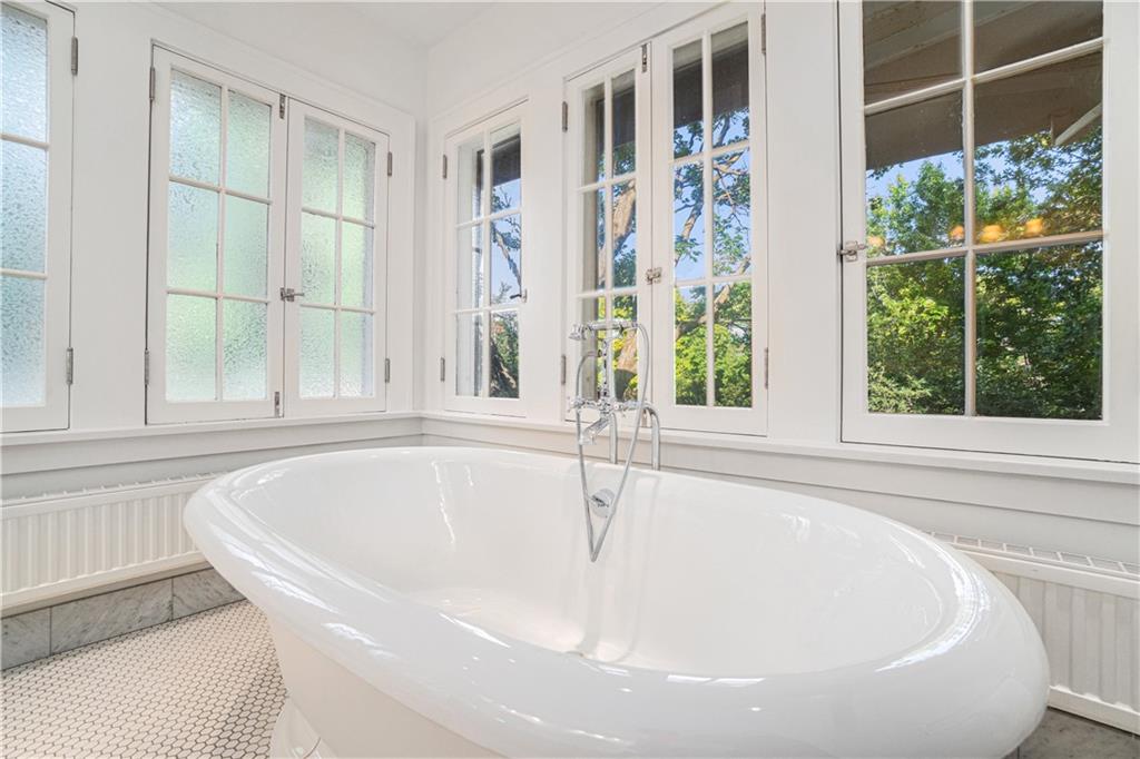 4600 Charlotte Street Property Photo 29