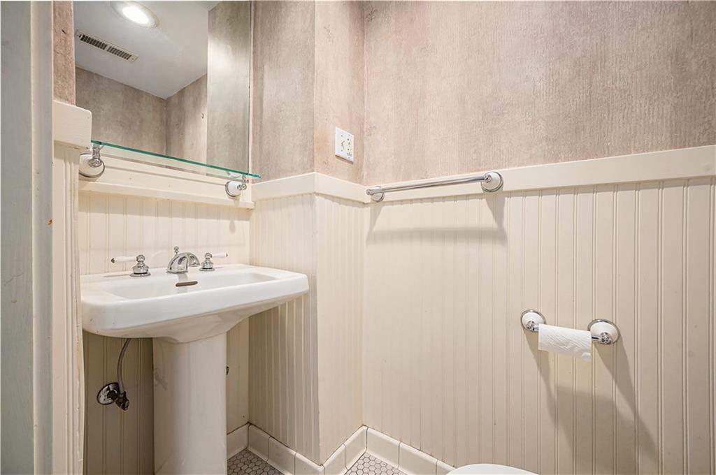 4600 Charlotte Street Property Photo 32