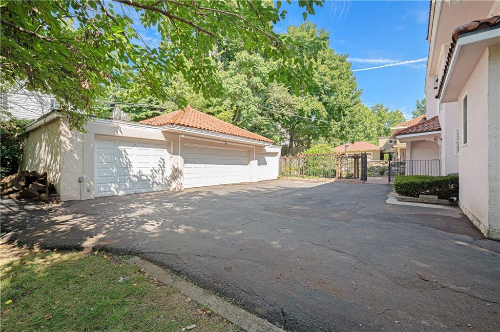 4600 Charlotte Street Property Photo 44