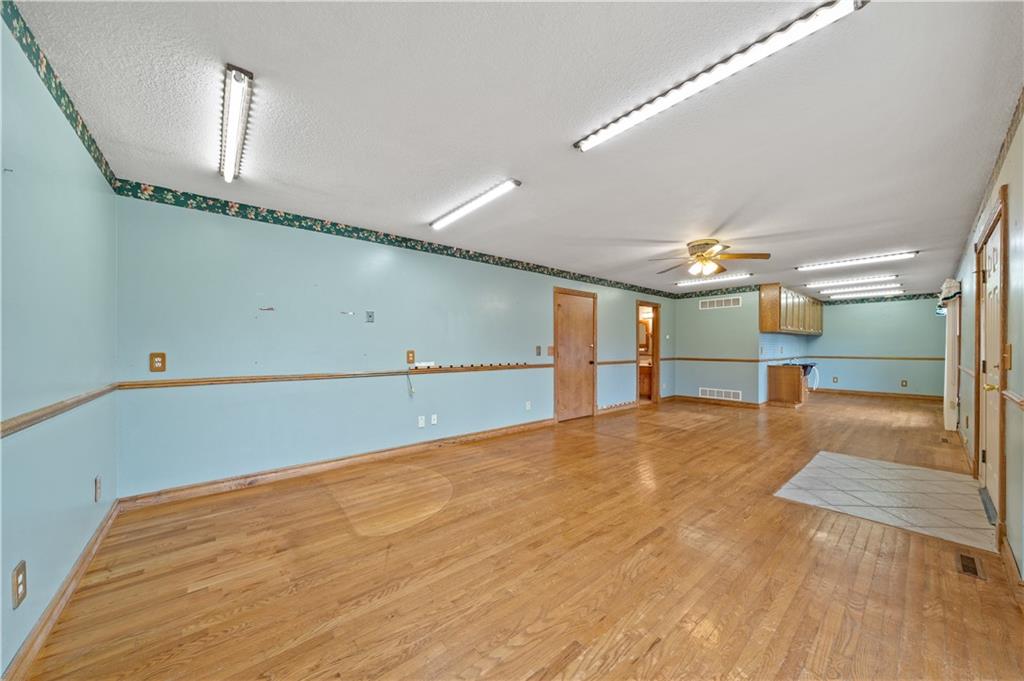 19910 Lamar Avenue Property Photo 16