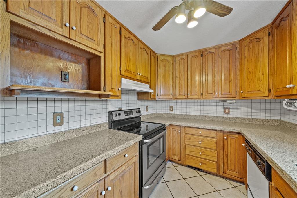 19910 Lamar Avenue Property Photo 29