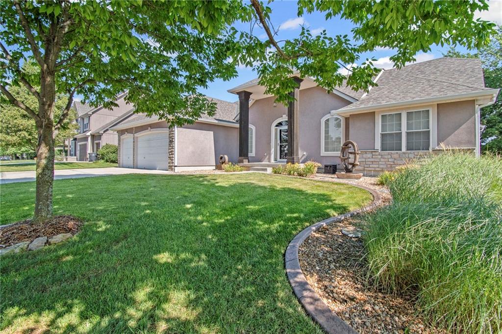 1401 Se Woodbine Drive Property Photo 5