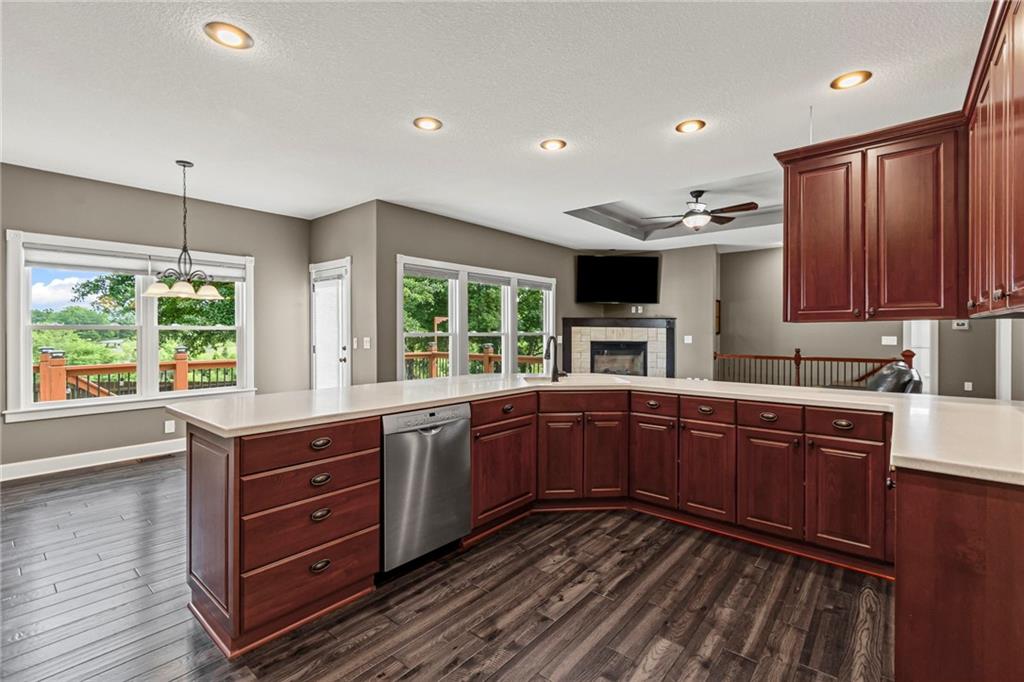 1401 Se Woodbine Drive Property Photo 6