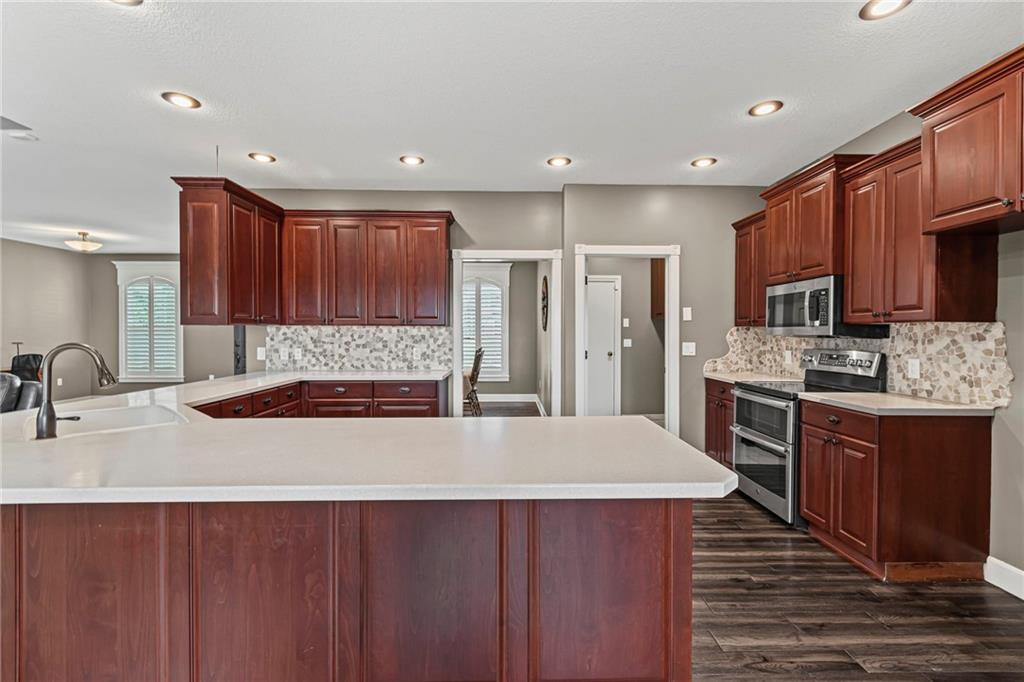 1401 Se Woodbine Drive Property Photo 8