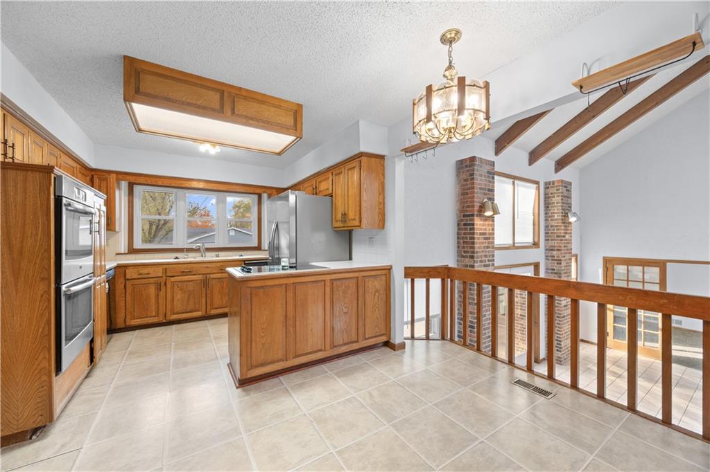 20 Century Parkway Property Photo 6