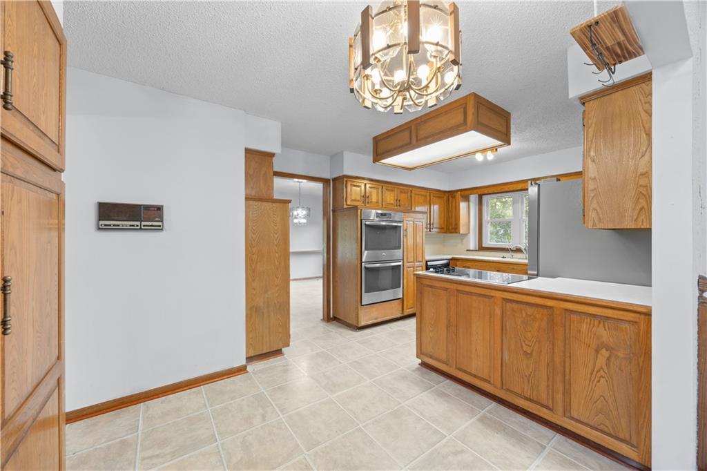 20 Century Parkway Property Photo 7