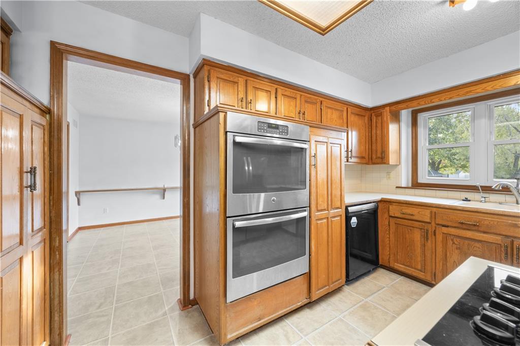 20 Century Parkway Property Photo 10