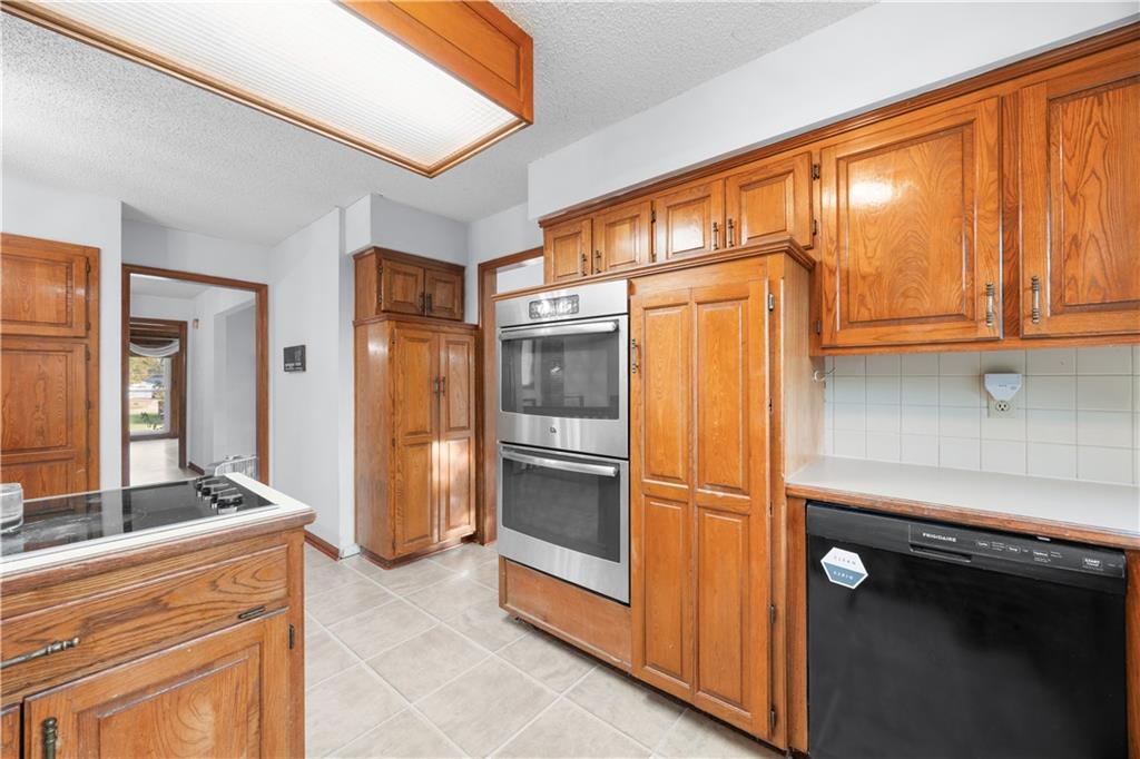 20 Century Parkway Property Photo 11