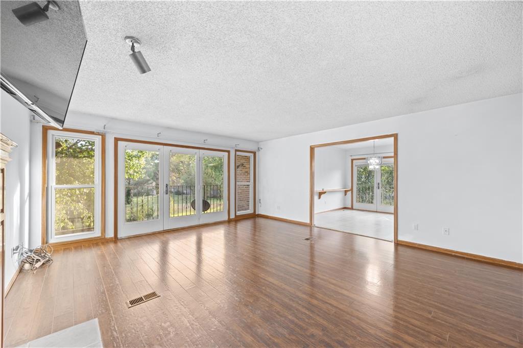 20 Century Parkway Property Photo 15