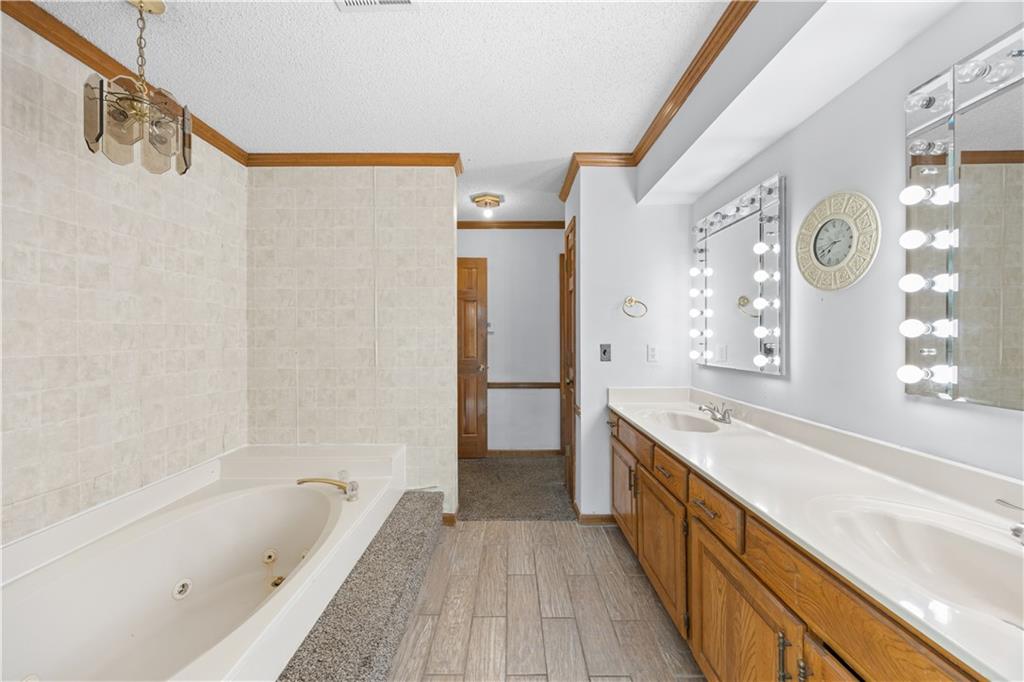 20 Century Parkway Property Photo 21