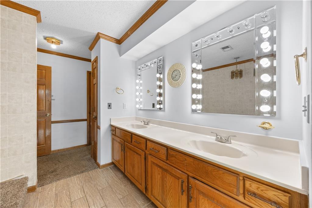 20 Century Parkway Property Photo 23