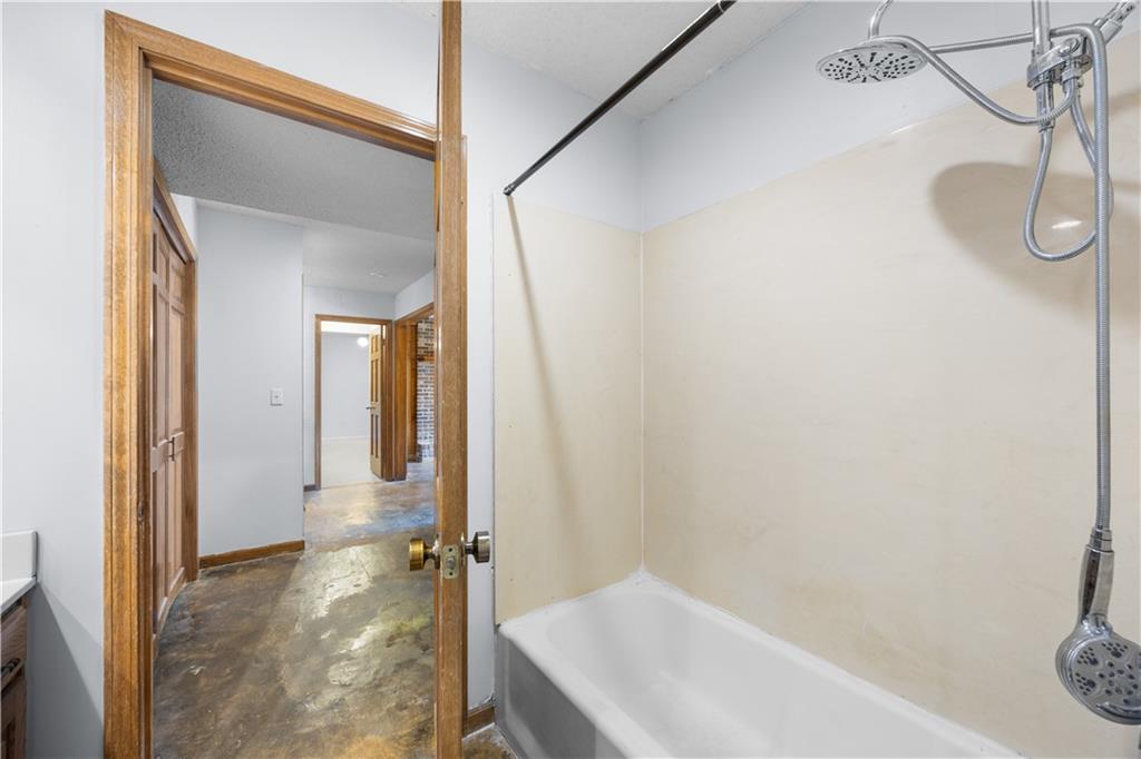 20 Century Parkway Property Photo 36