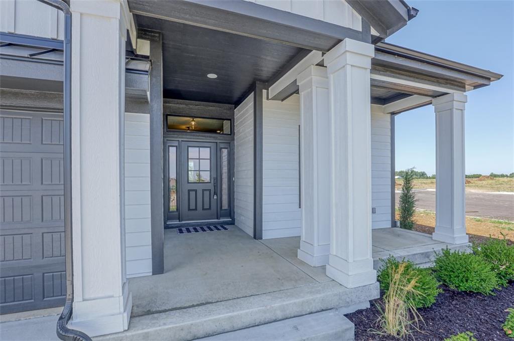 15389 W 173rd Terrace Property Photo 4