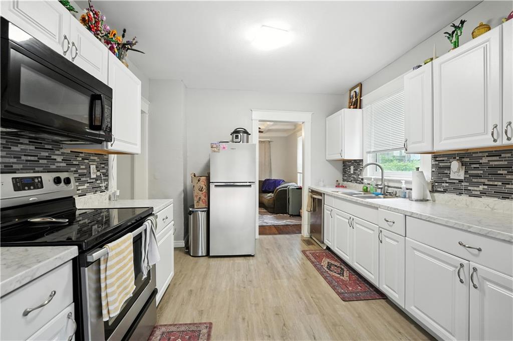 2711 Kensington Avenue Property Photo 1