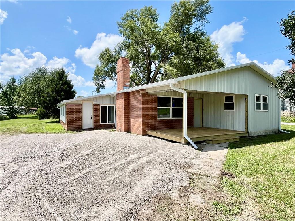 102 S Cross Street Property Photo 1