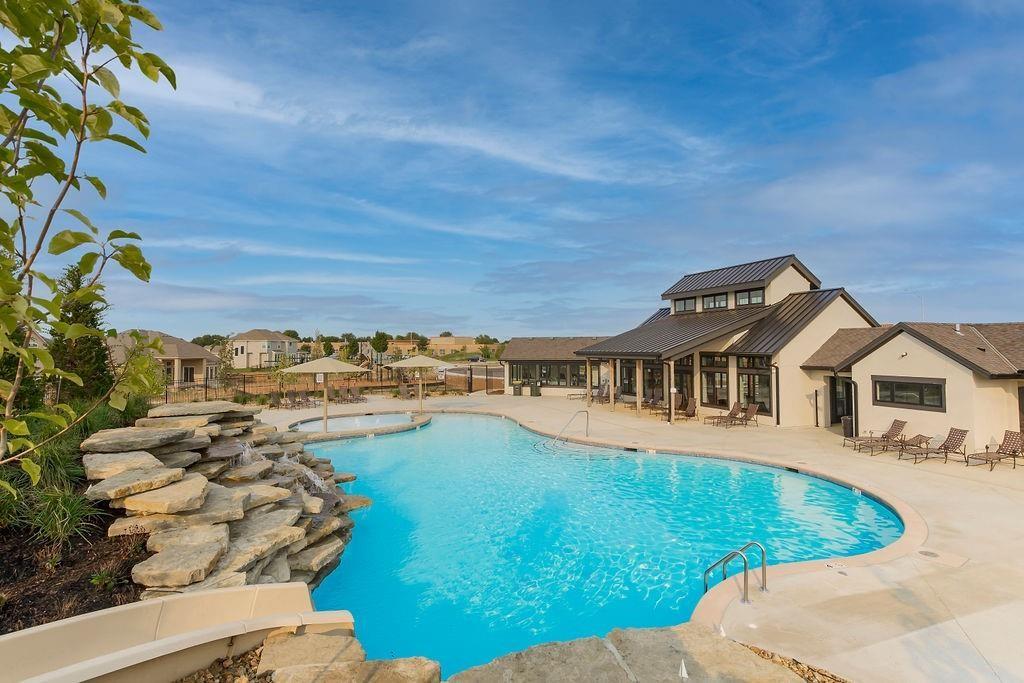 15825 Alhambra Street Property Photo 40