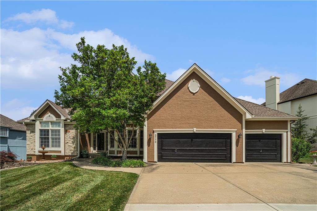 5713 Ne Sapphire Court Property Photo 1
