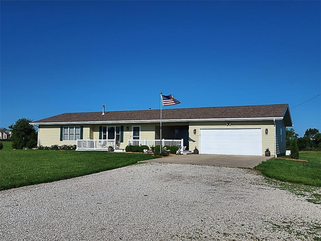 879 E 1900th Road Property Photo