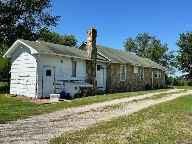 12074 S 1600 Road Property Photo 2