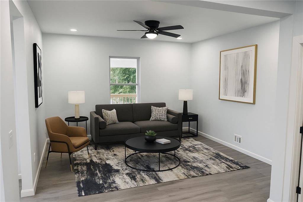 5032 E 8th Street Property Photo 4