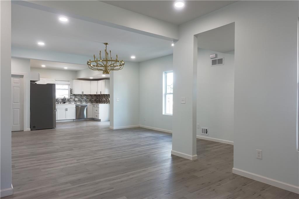 5032 E 8th Street Property Photo 5