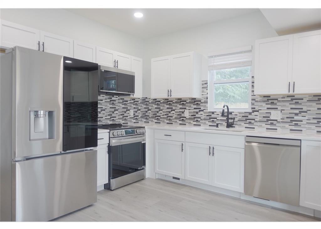 5032 E 8th Street Property Photo 6