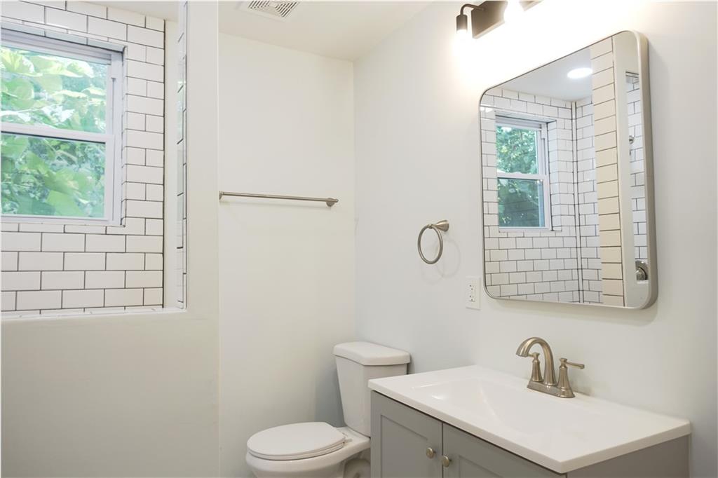 5032 E 8th Street Property Photo 10