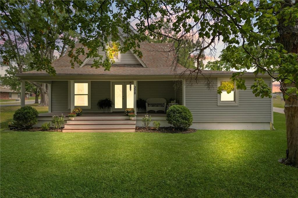 308 N Clark Street Property Photo 1
