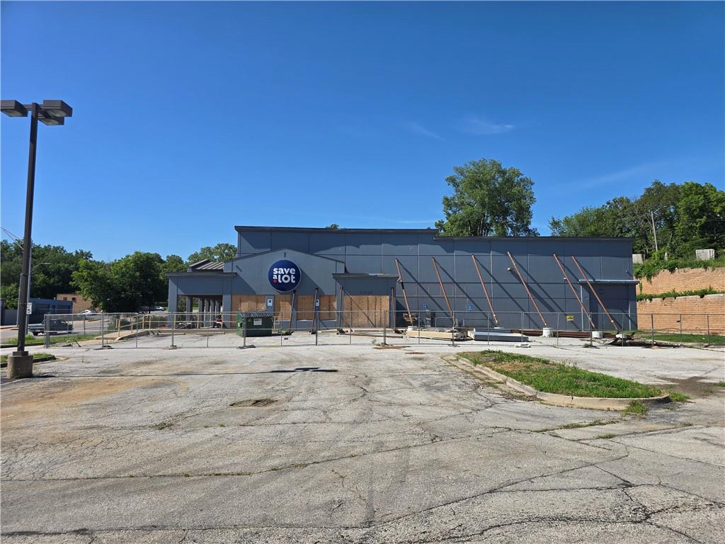 11200 E Truman Road Property Photo