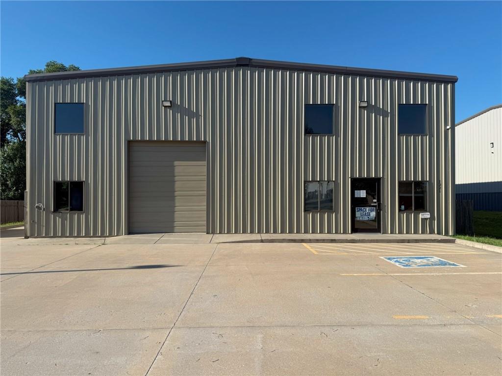 1221 E 25th Street Property Photo
