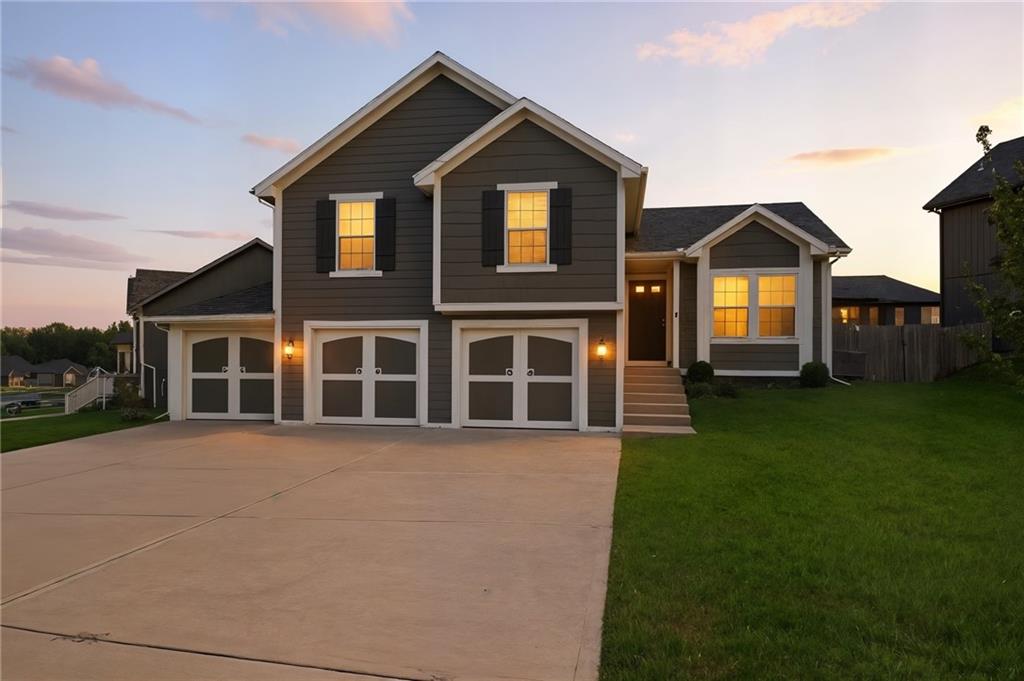 1043 E 14th Street Property Photo 1