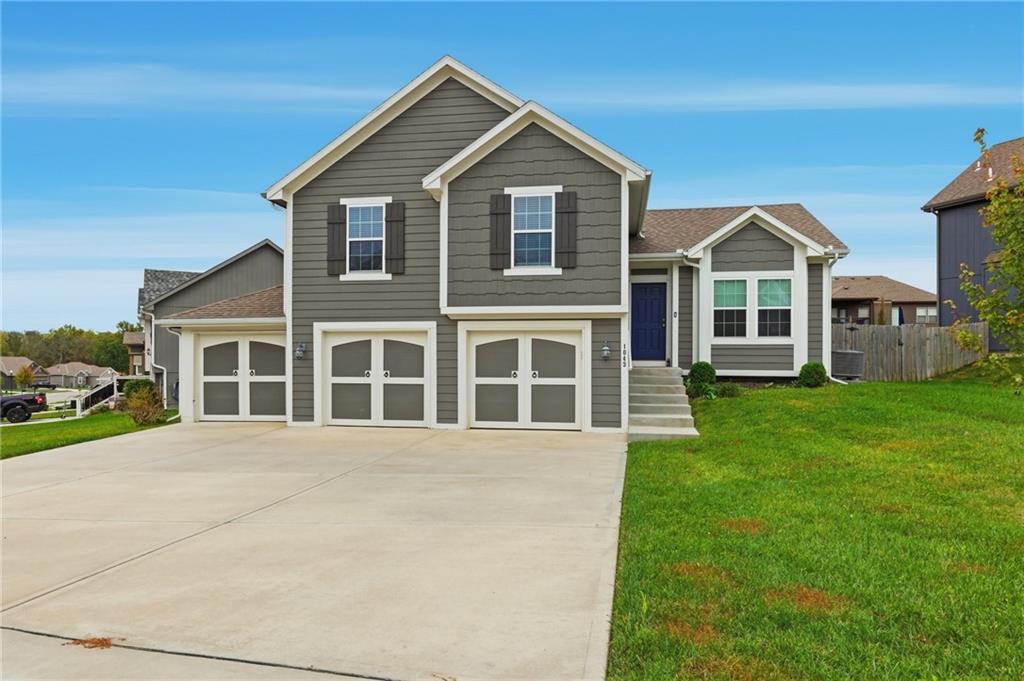 1043 E 14th Street Property Photo 2