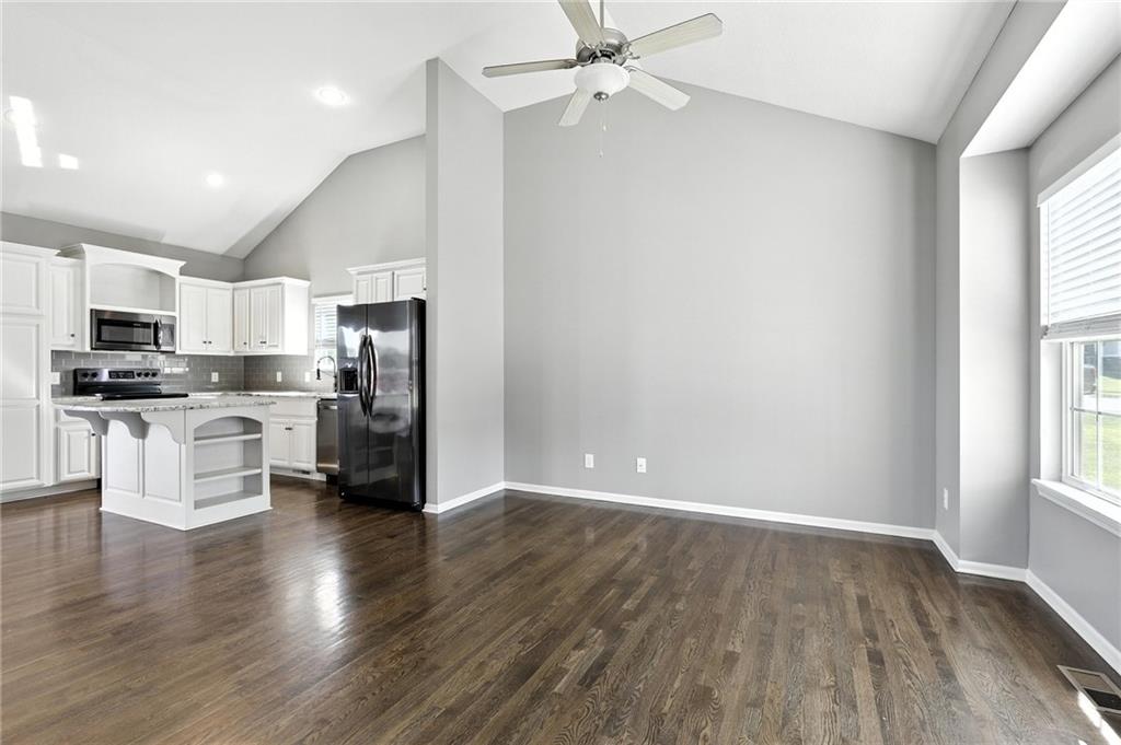 1043 E 14th Street Property Photo 4