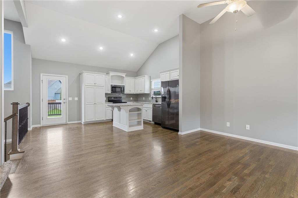 1043 E 14th Street Property Photo 5