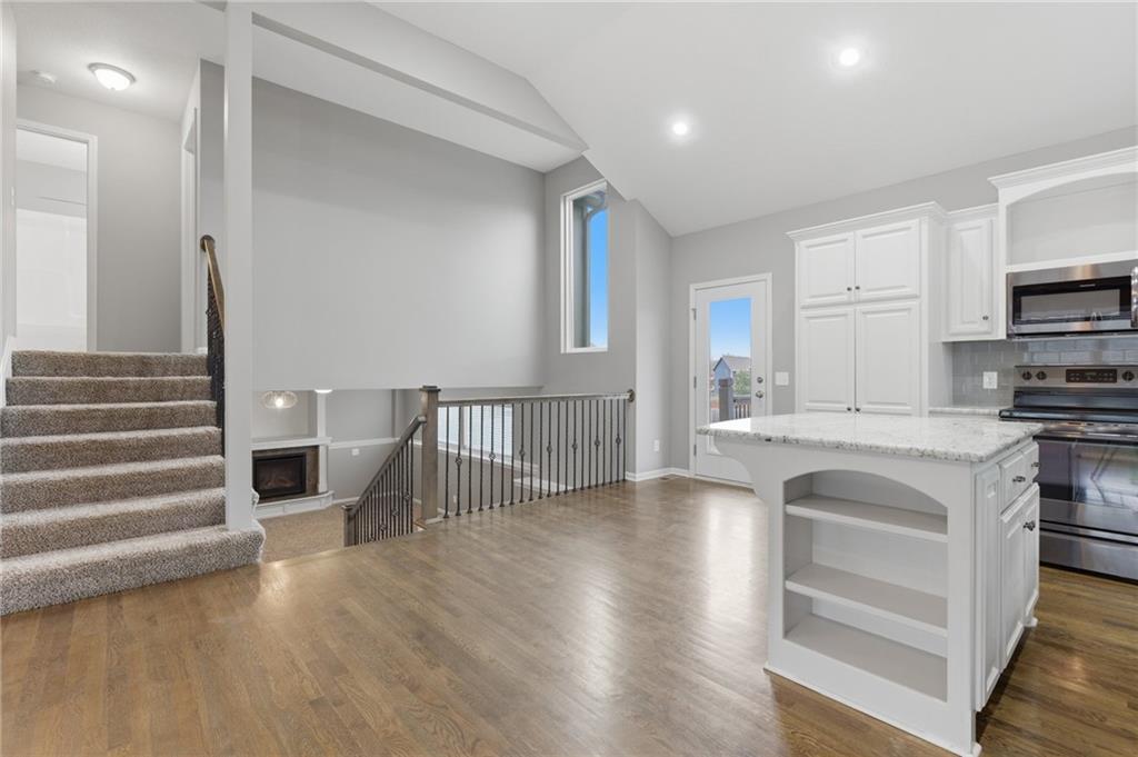 1043 E 14th Street Property Photo 8