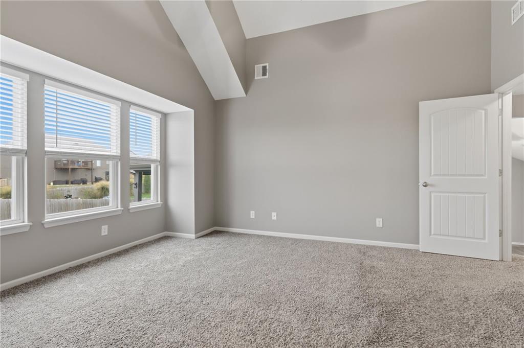 1043 E 14th Street Property Photo 17