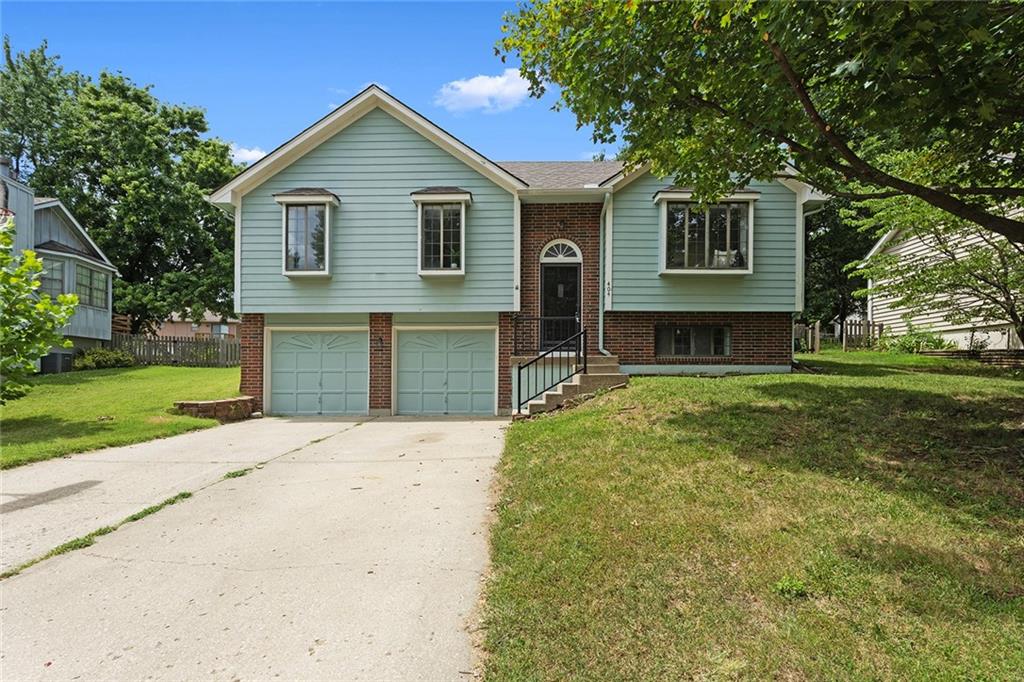 404 Se Bristol Drive Property Photo 1
